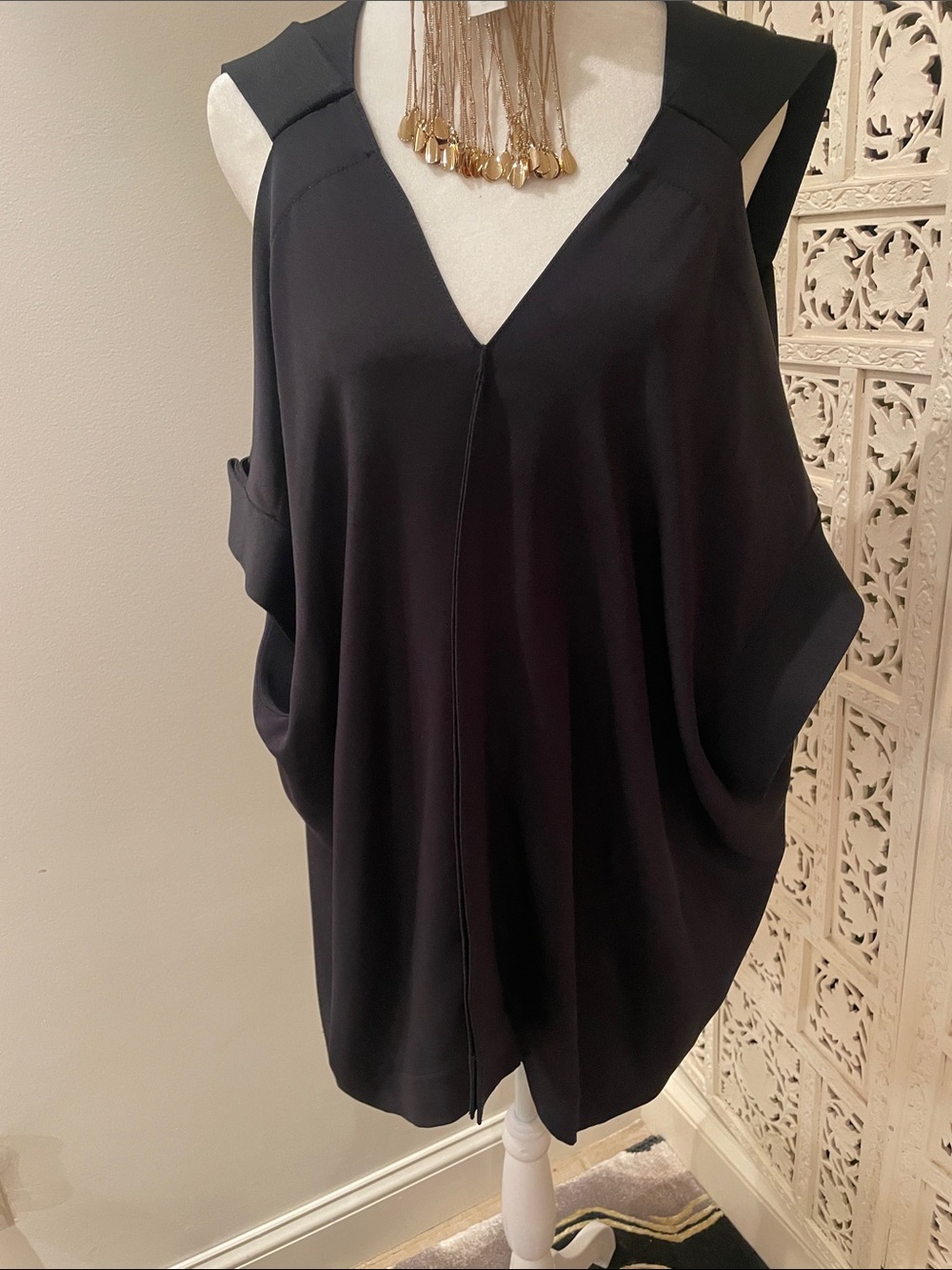 Roland Mouret Black V-Neck Draped Sleeveless Tunic